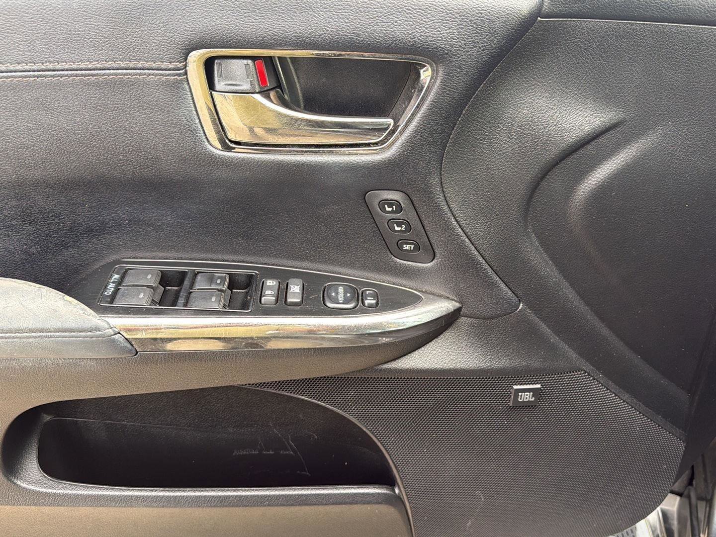 Used 2017 Toyota Avalon Limited image 12