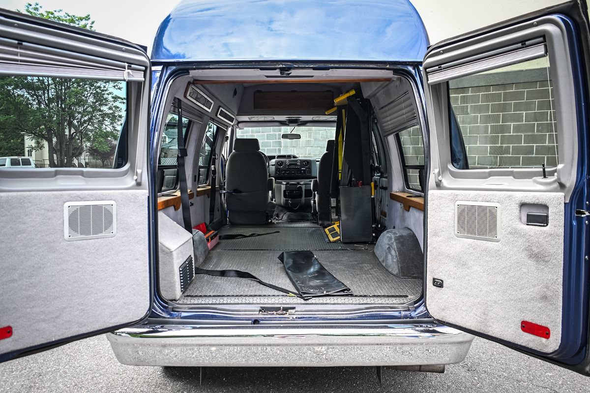 Used 2011 Ford E-150 and Econoline 150 w/ RV Plus Pkg RWD image 11