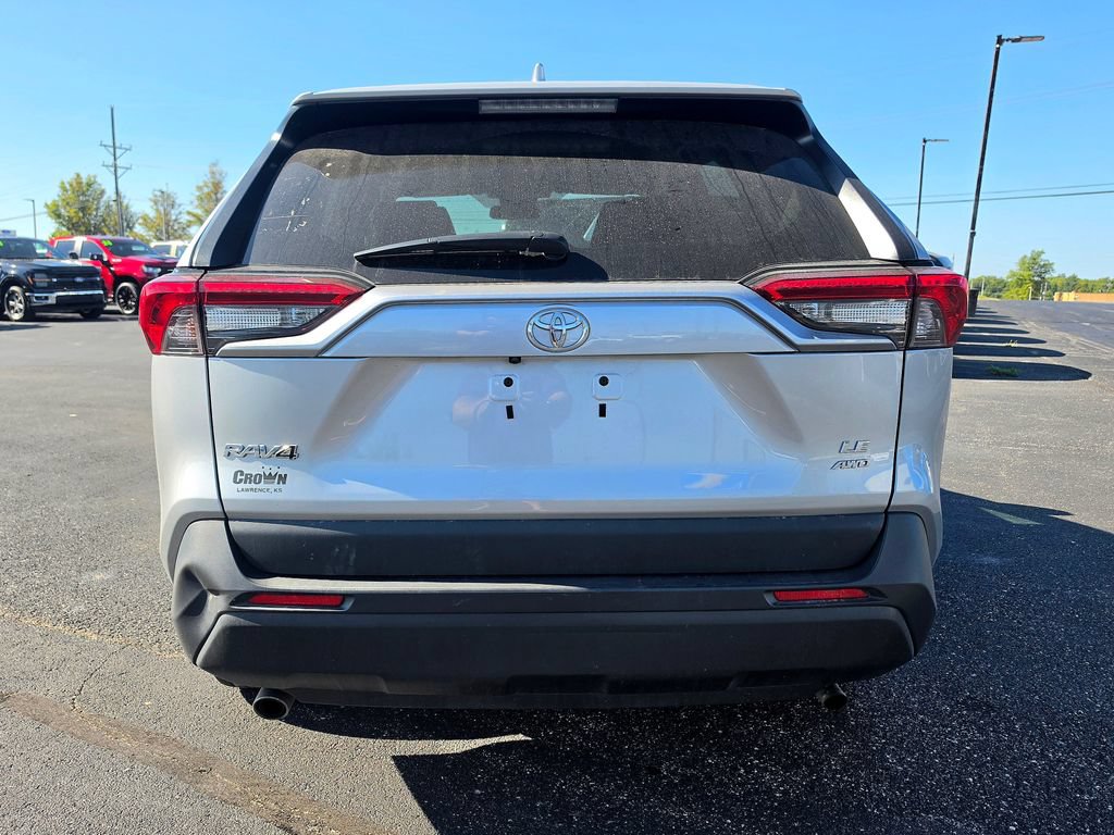 Used 2025 Toyota RAV4 LE AWD/4WD image 5