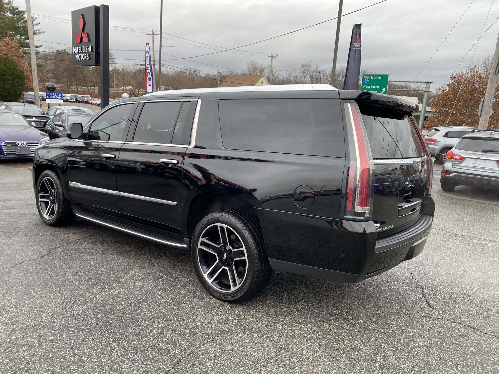 Used 2020 Cadillac Escalade ESV Luxury image 3