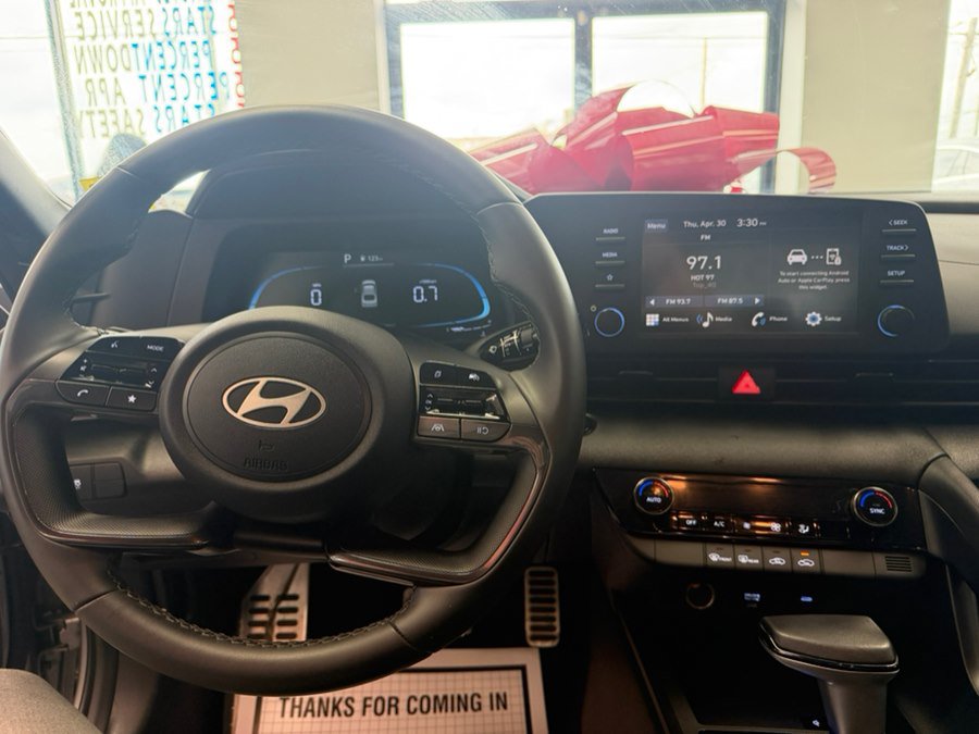 Used 2025 Hyundai Elantra Sport FWD image 28