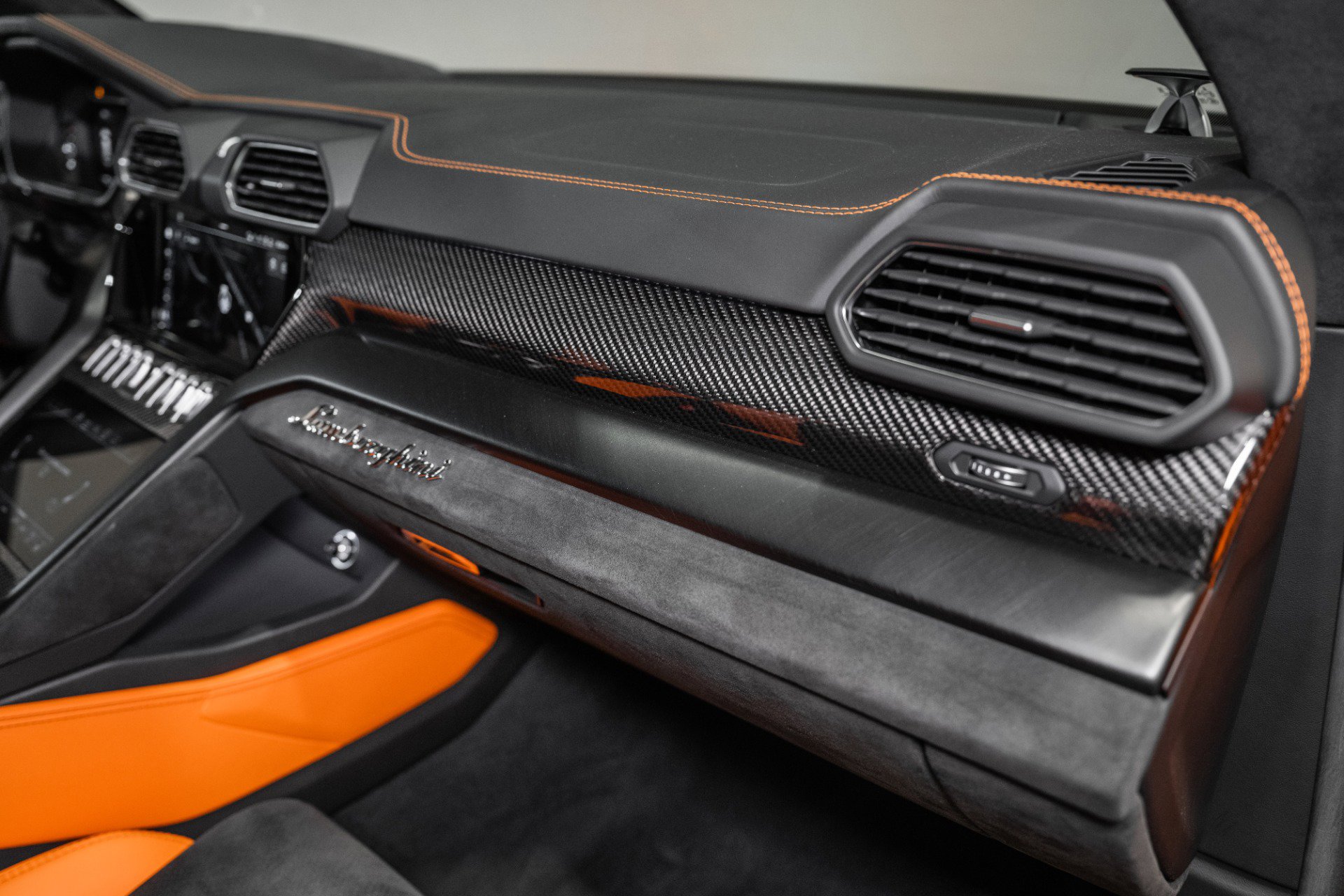 Used 2022 Lamborghini Urus image 51