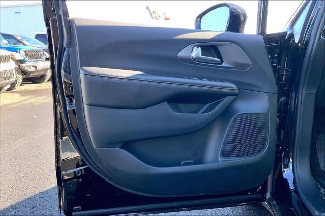 New 2026 Chrysler Voyager LX FWD image 45