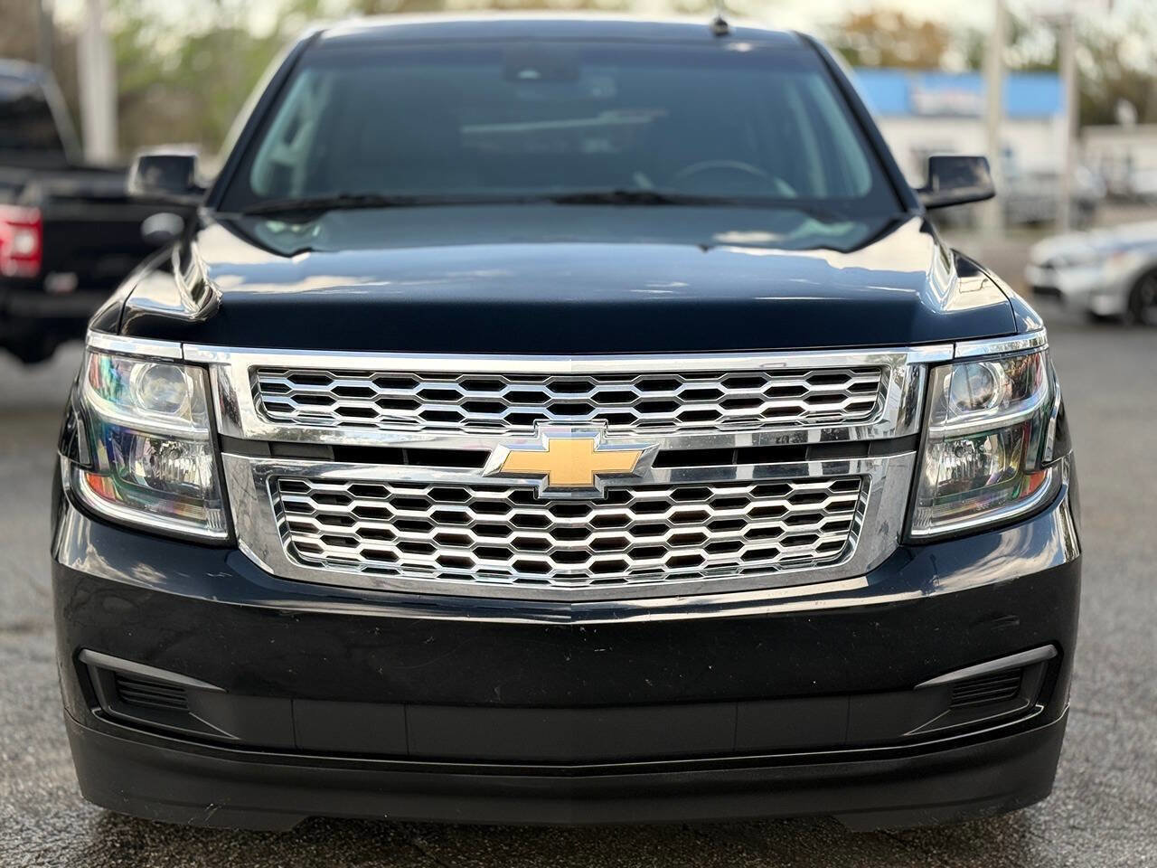 Used 2017 Chevrolet Suburban LT image 3