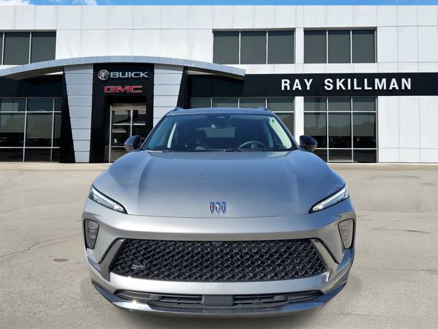 Used 2025 Buick Envision Sport Touring image 2