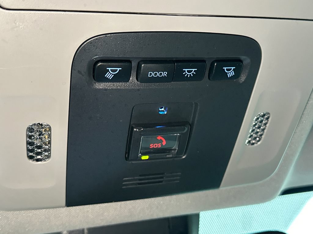 Used 2022 Toyota Camry XLE FWD image 34