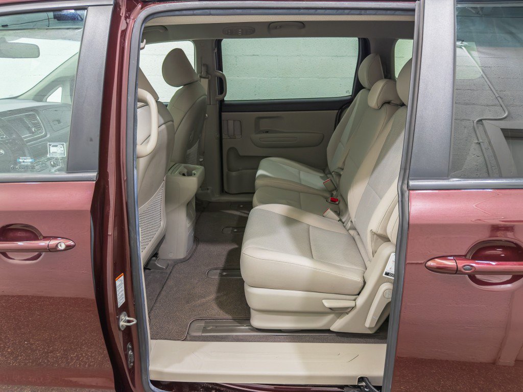 Used 2019 Kia Sedona LX FWD image 14