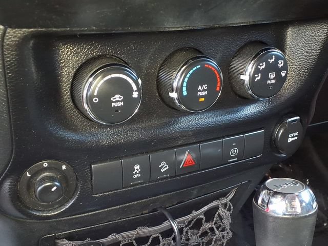 Used 2013 Jeep Wrangler Sahara w/ Connectivity Group AWD/4WD image 19