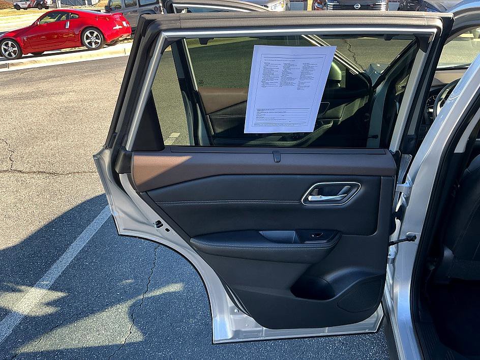 Used 2021 Nissan Rogue SV w/ Premium Package image 22