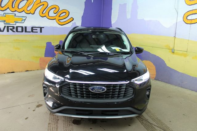 Used 2025 Ford Escape Platinum AWD/4WD image 3