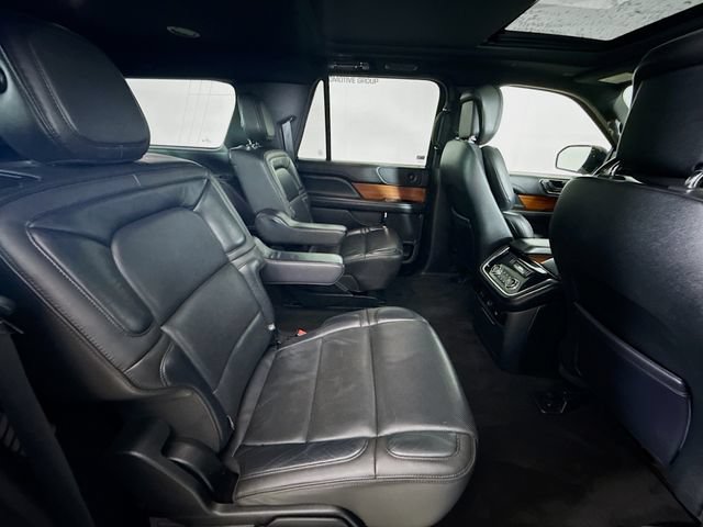 Used 2018 Lincoln Navigator L Select RWD image 31