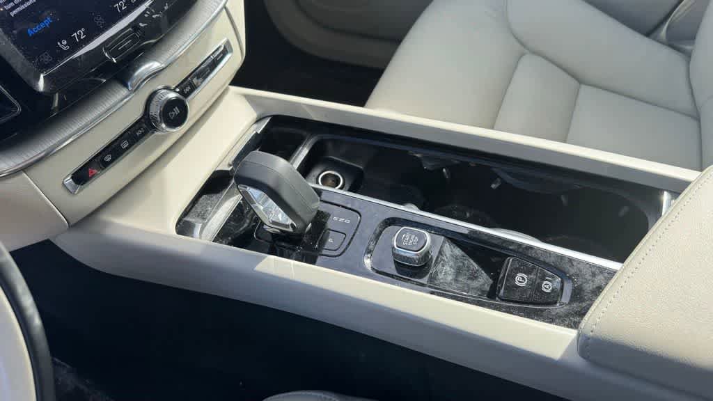 Used 2023 Volvo XC60 B5 Plus w/ Climate Package AWD/4WD image 22