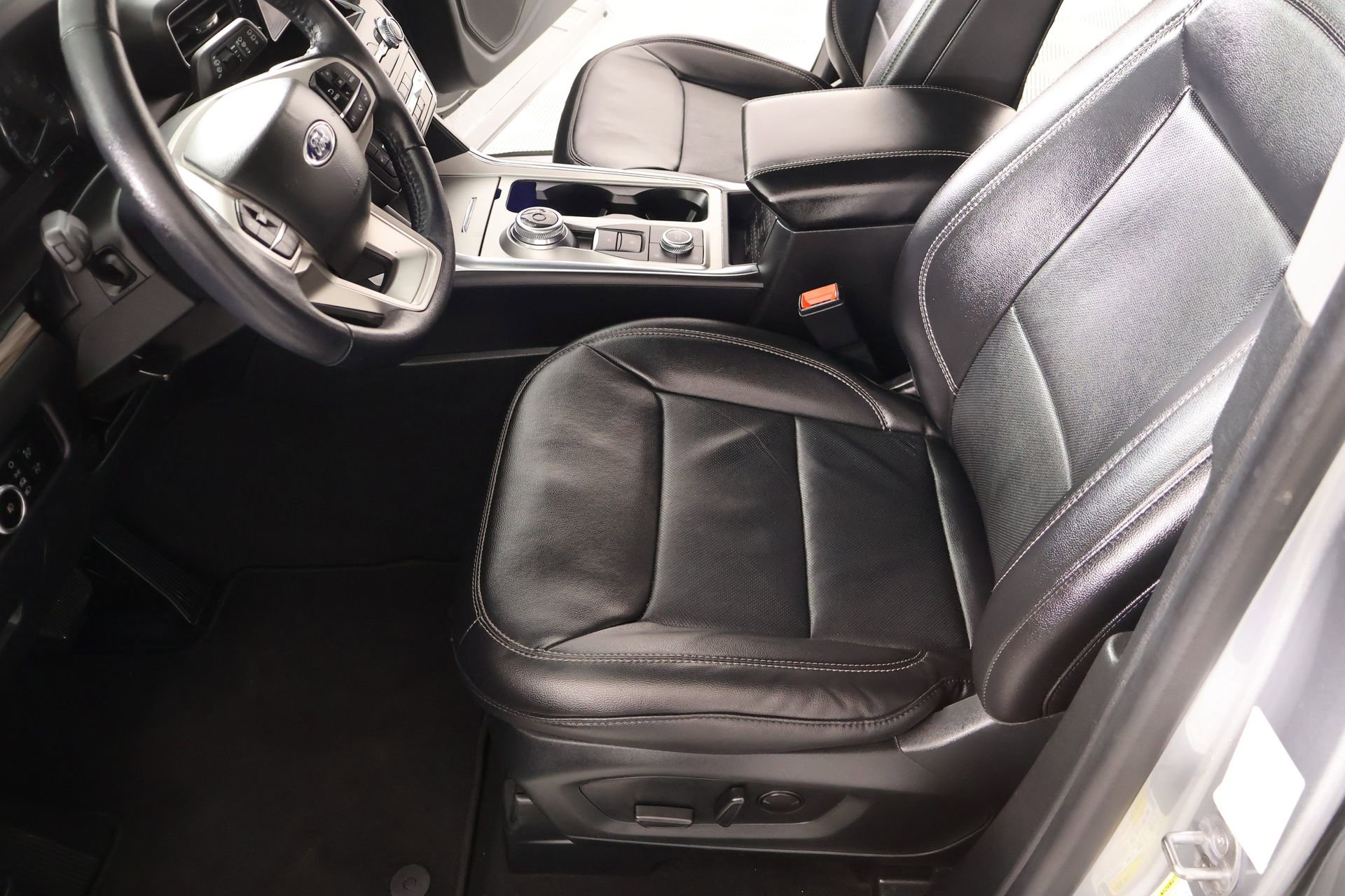 Used 2023 Ford Explorer Limited image 12