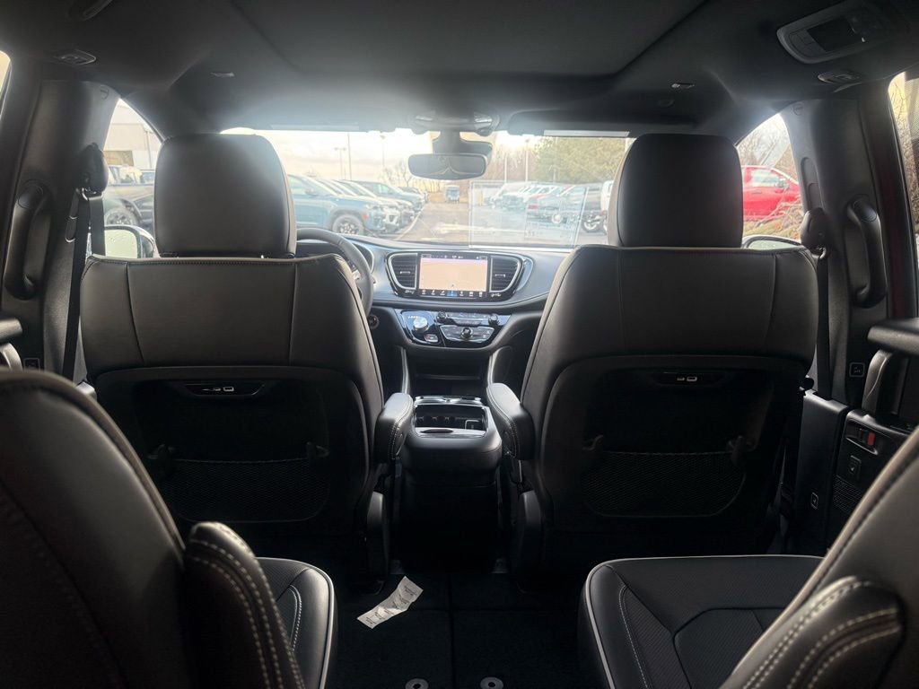 New 2026 Chrysler Pacifica Limited w/ S Appearance Package image 30