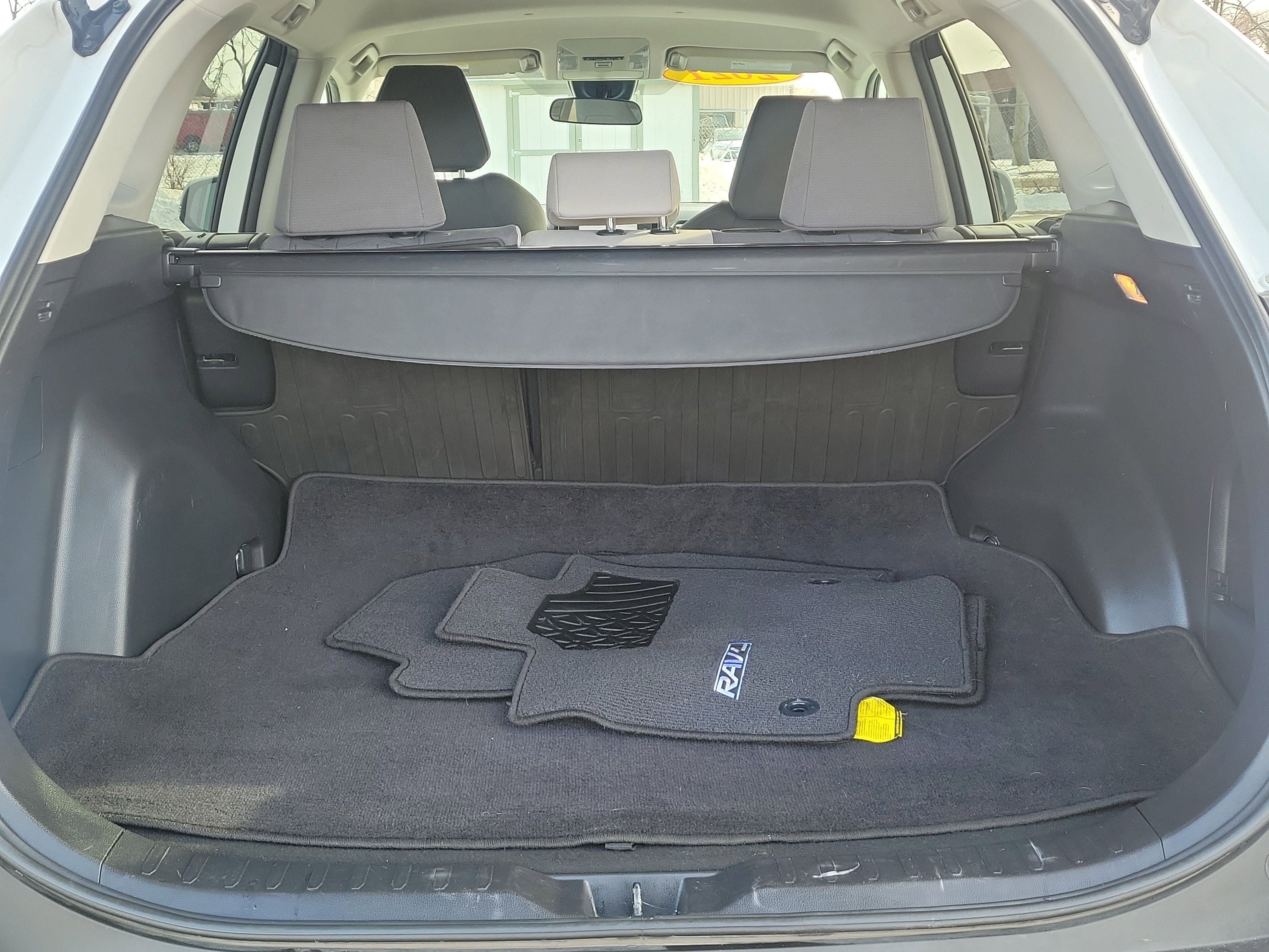 Used 2021 Toyota RAV4 XLE image 7