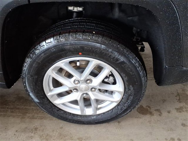 New 2025 Jeep Grand Cherokee L Laredo image 18