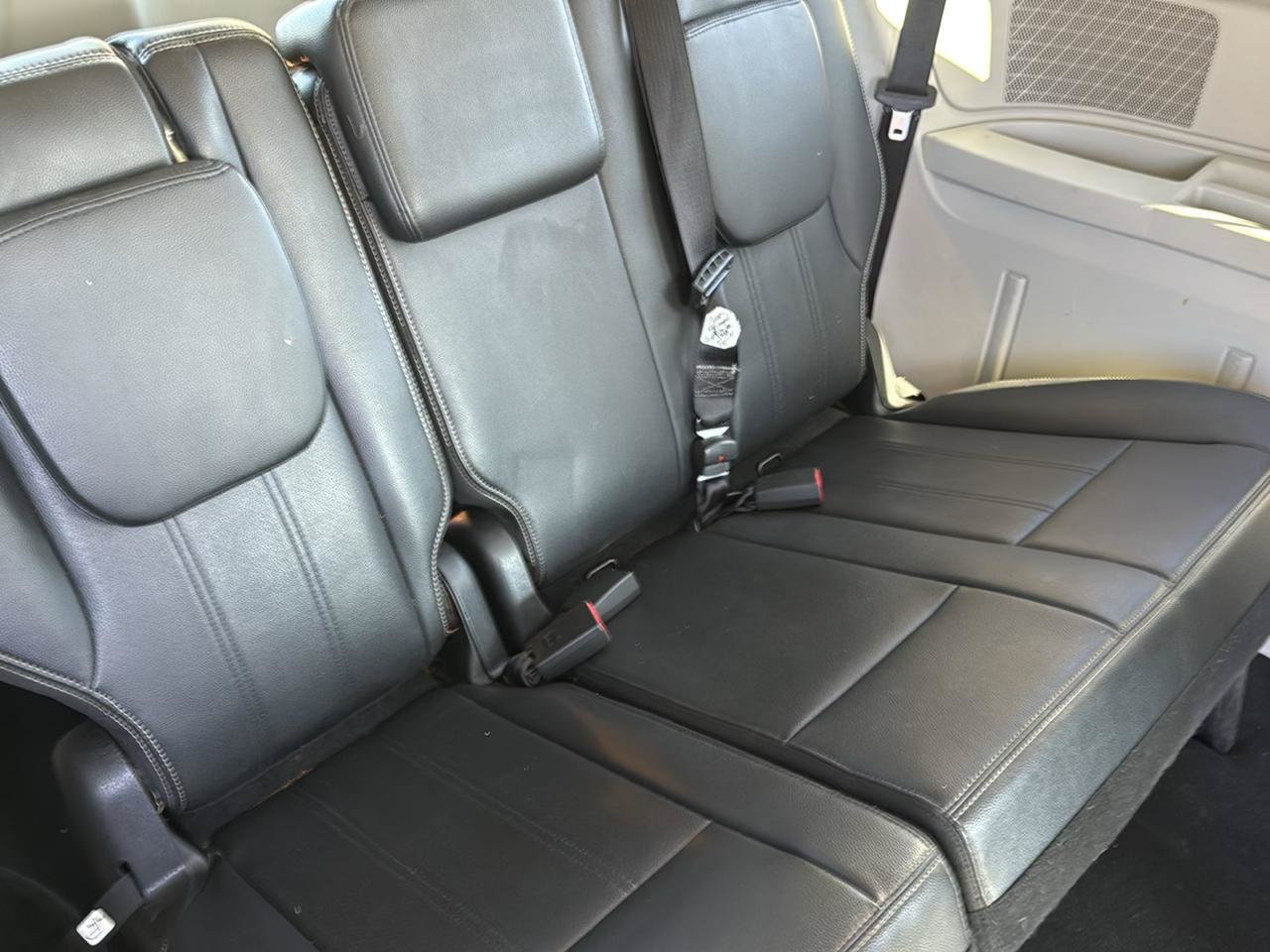 Used 2014 Chrysler Town & Country Touring-L FWD image 26