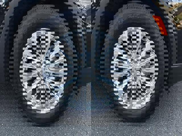 Used 2024 Cadillac XT4 Luxury w/ Cold Weather Package image 12