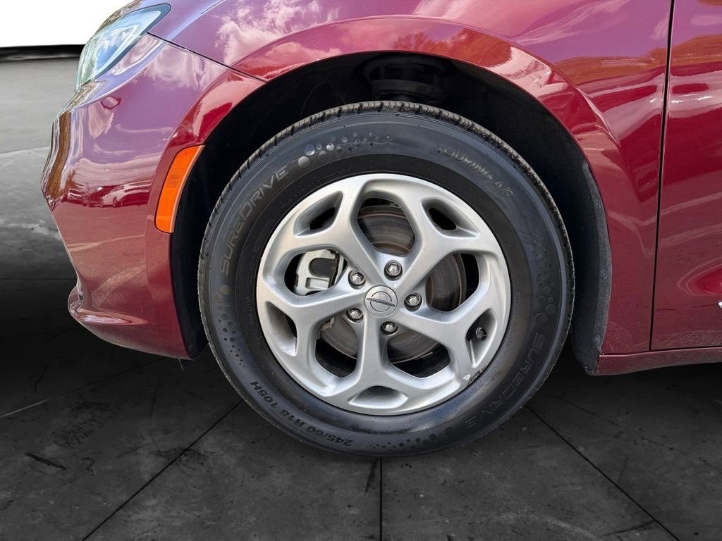 Used 2023 Chrysler Pacifica Limited image 14