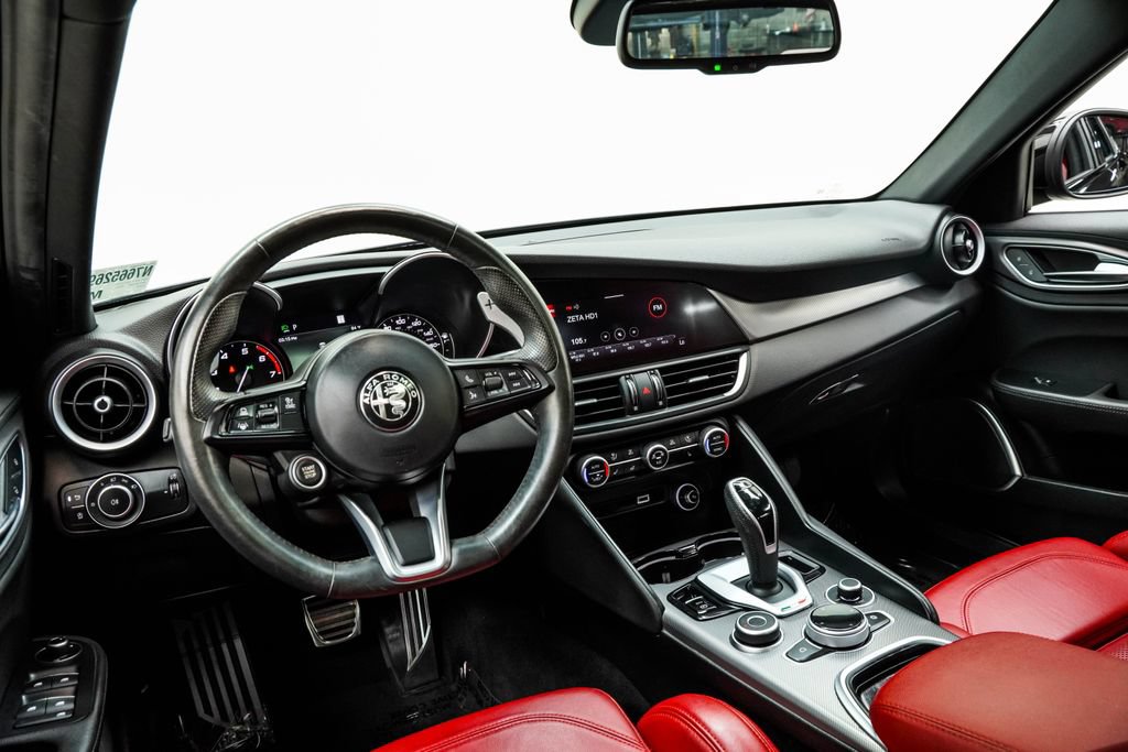 Used 2022 Alfa Romeo Giulia Veloce RWD image 5