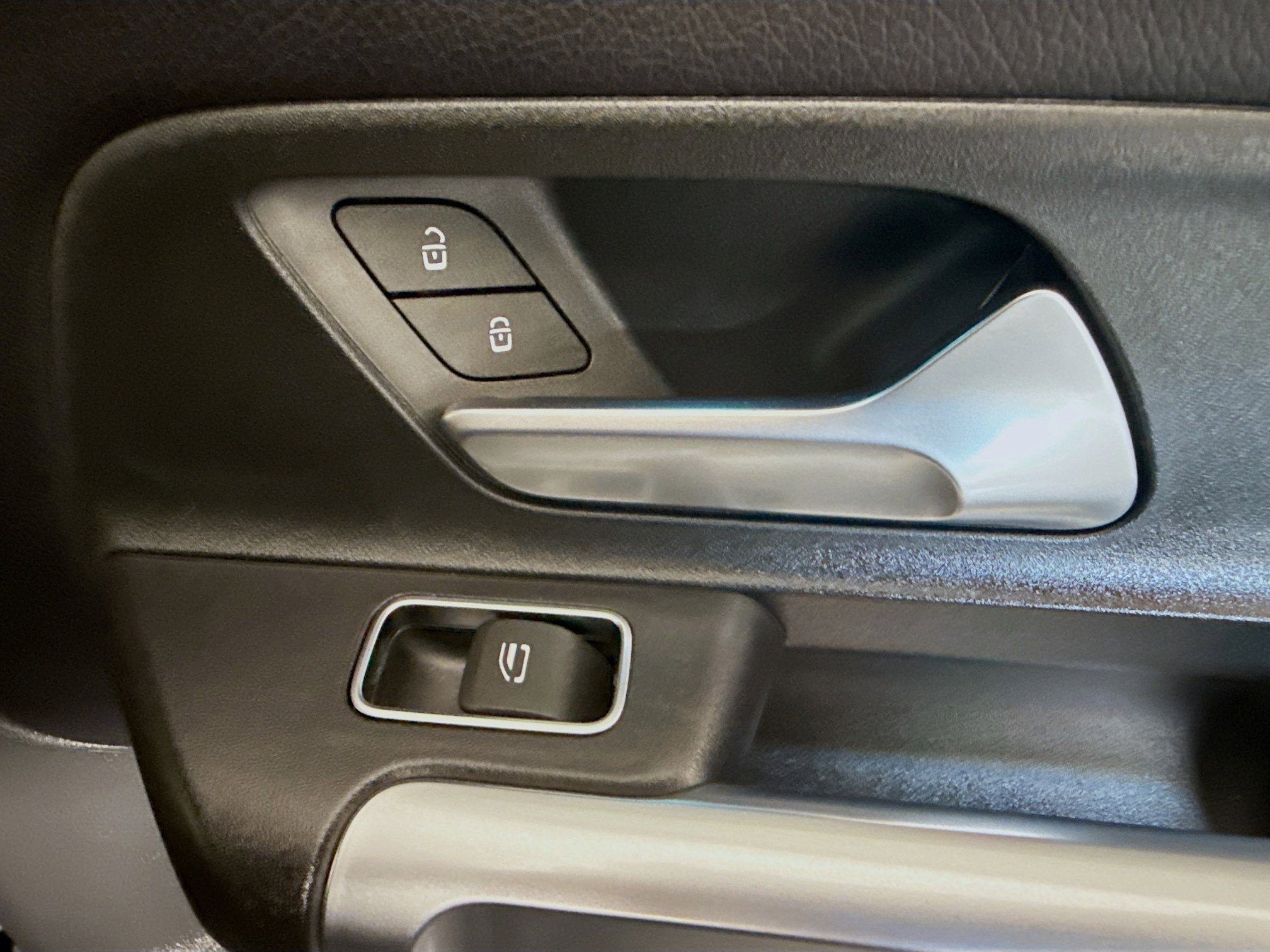 Used 2025 Mercedes-Benz GLB 250 image 31