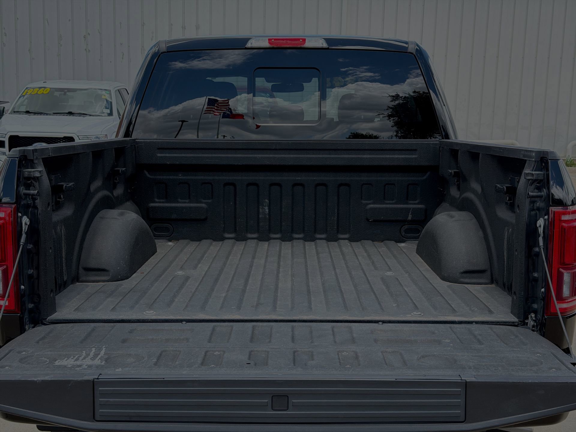 Used 2016 Ford F150 Platinum w/ Equipment Group 701A Luxury AWD/4WD image 24