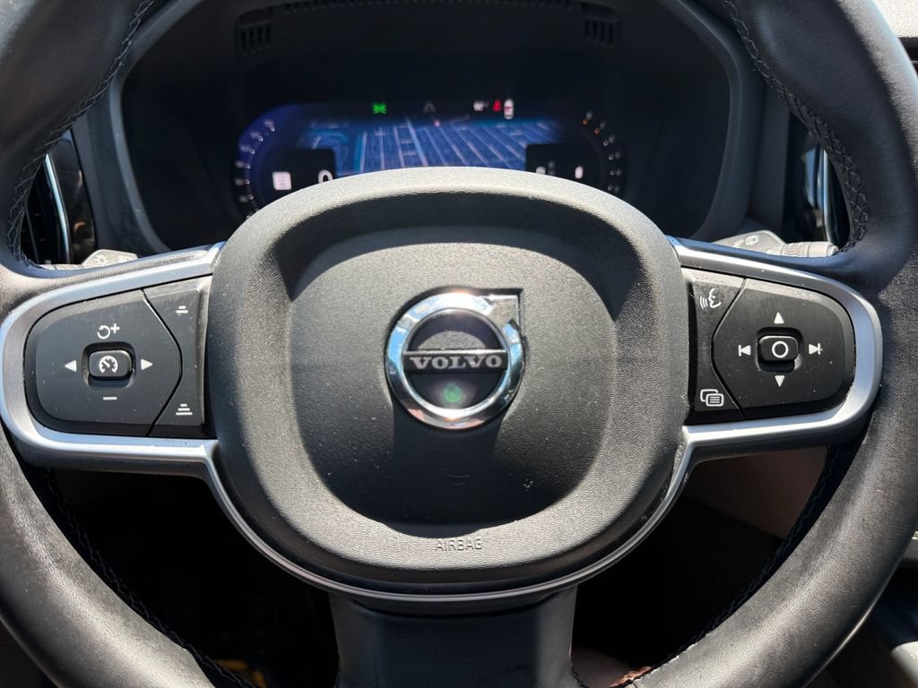 Used 2025 Volvo XC60 B5 Core AWD/4WD image 33