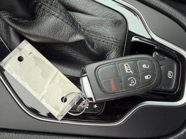 Used 2023 Jeep Cherokee Altitude Lux image 32