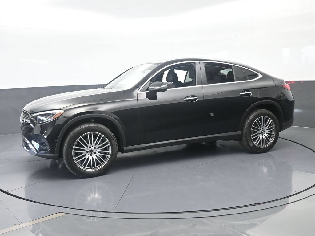Used 2025 Mercedes-Benz GLC 300 4MATIC image 2