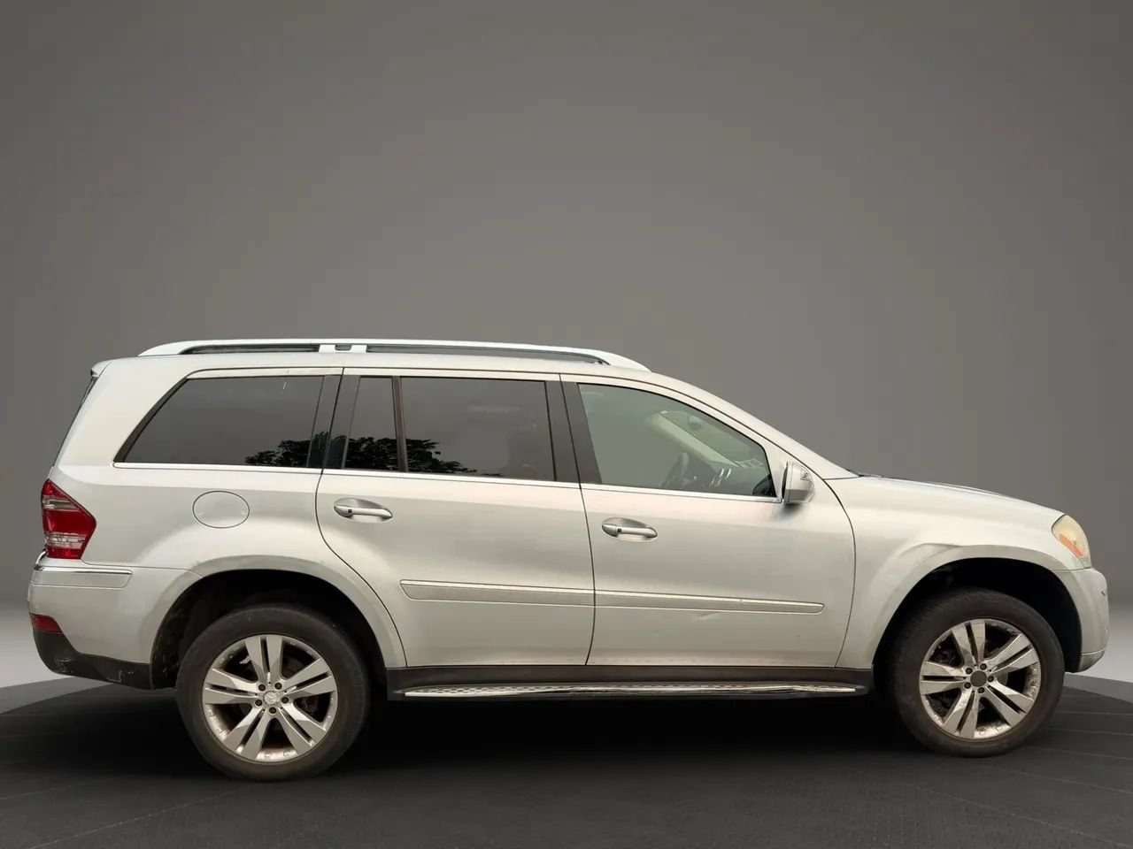 Used 2009 Mercedes-Benz GL 450 4MATIC image 4