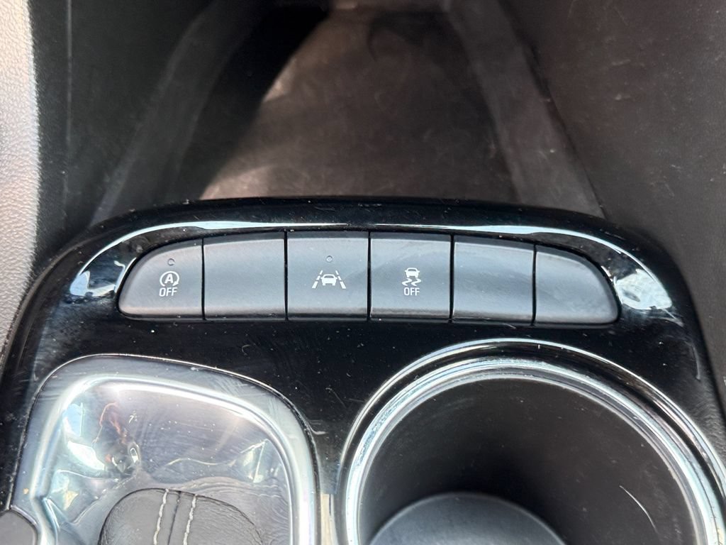 Used 2023 Buick Encore GX Essence FWD image 19