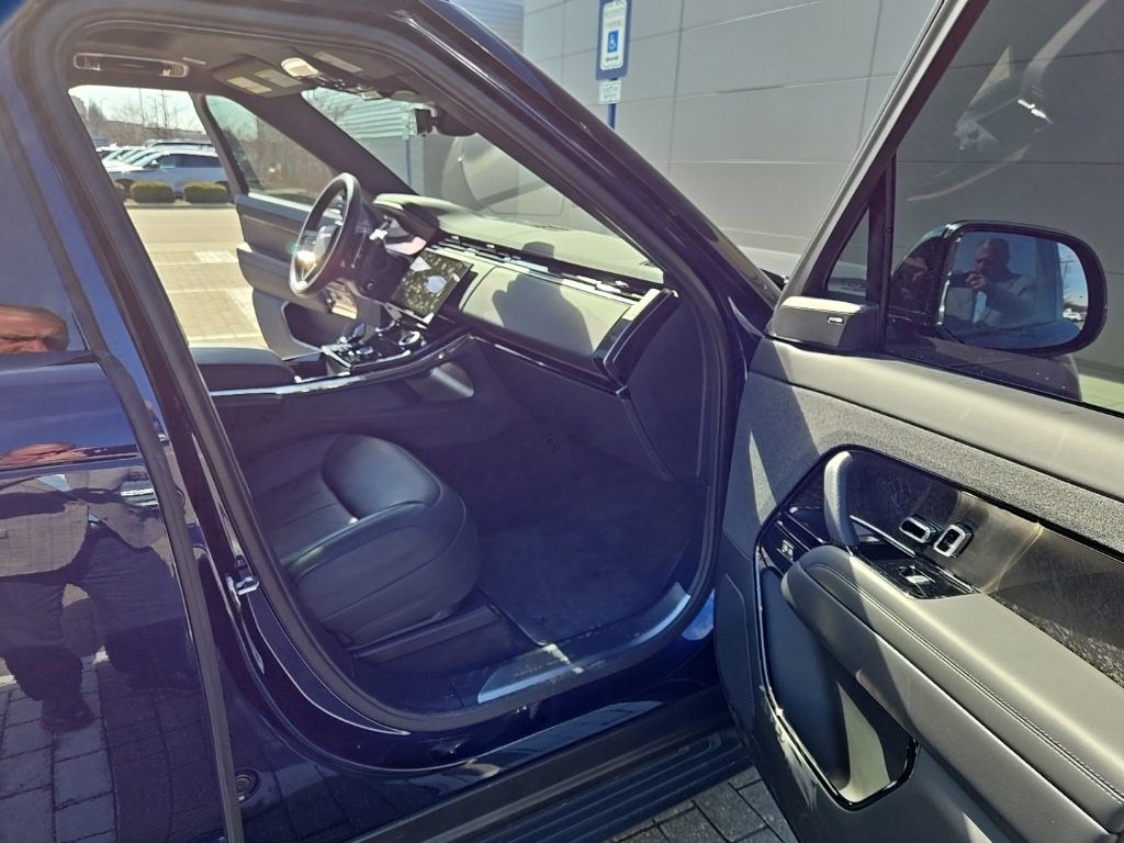 Used 2023 Land Rover Range Rover Sport SE Dynamic image 20