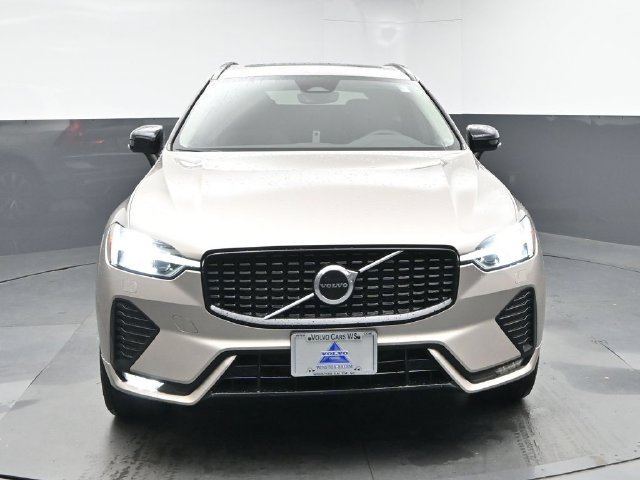Used 2024 Volvo XC60 B5 Core w/ Climate Package AWD/4WD image 2
