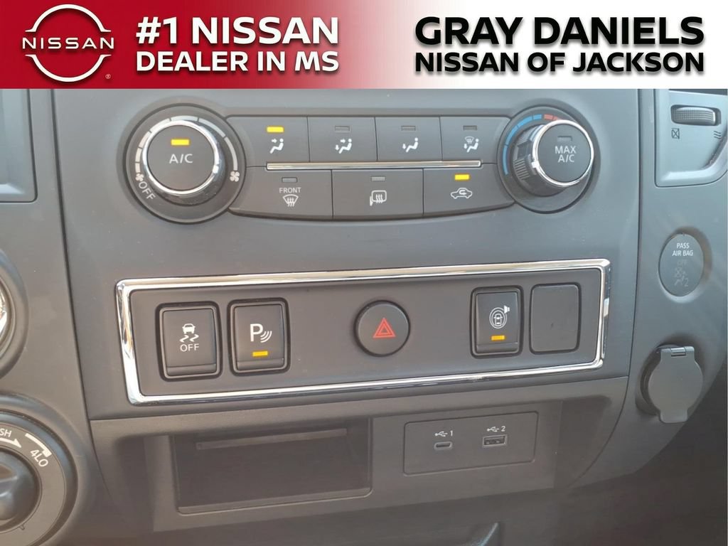 Used 2024 Nissan Titan SV AWD/4WD image 17