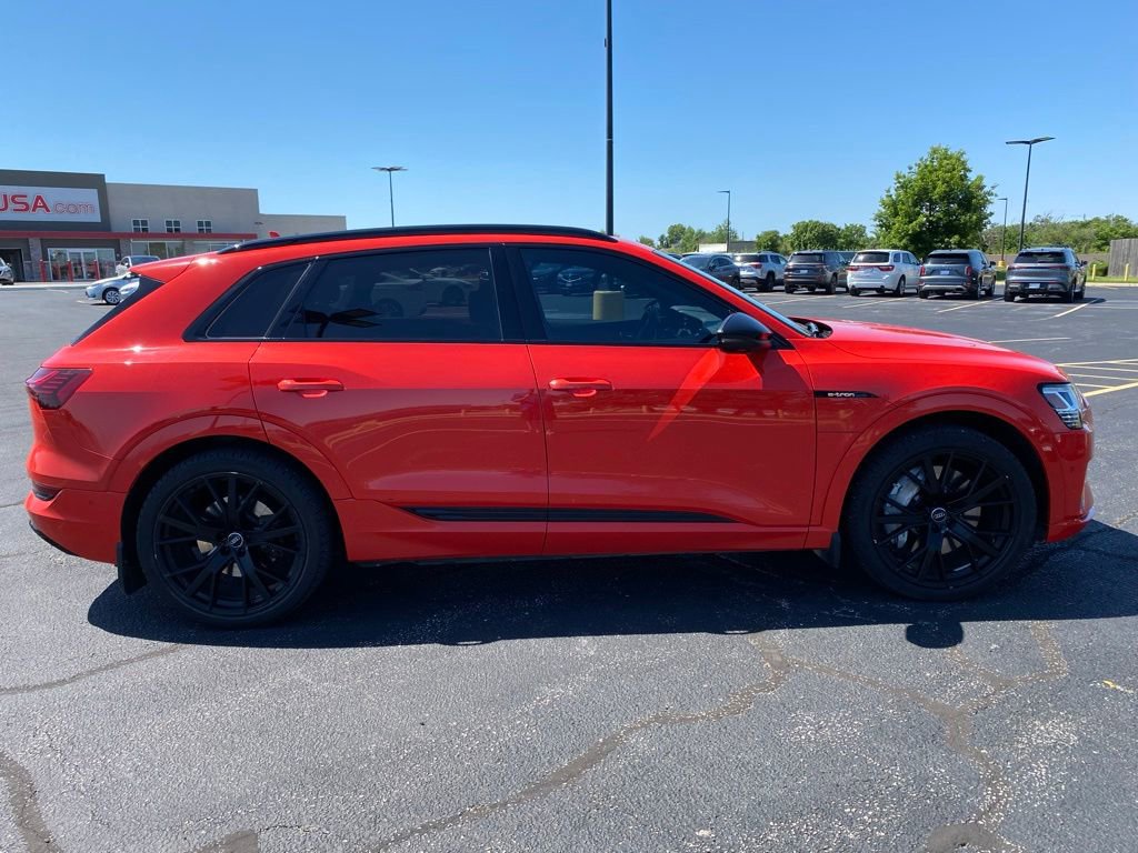 Used 2019 Audi e-tron Prestige w/ Prestige Package AWD/4WD image 9