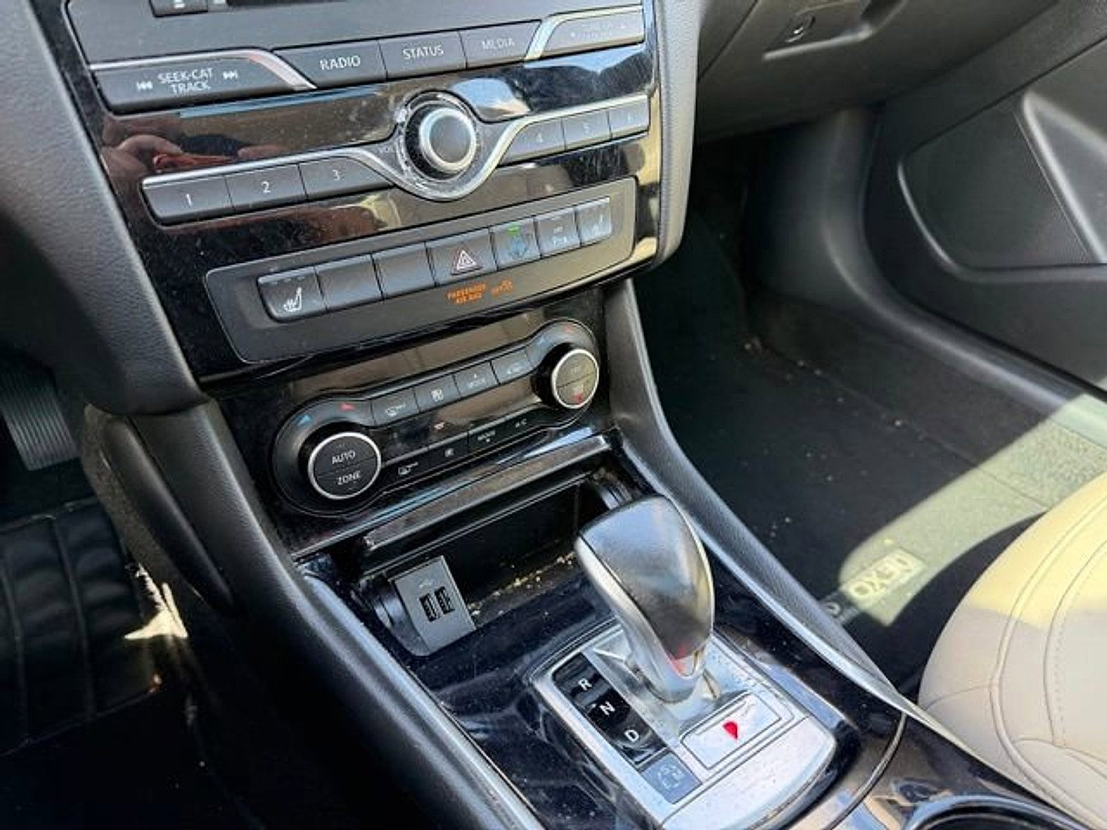 Used 2018 INFINITI QX30 Premium w/ Navigation Package AWD/4WD image 17
