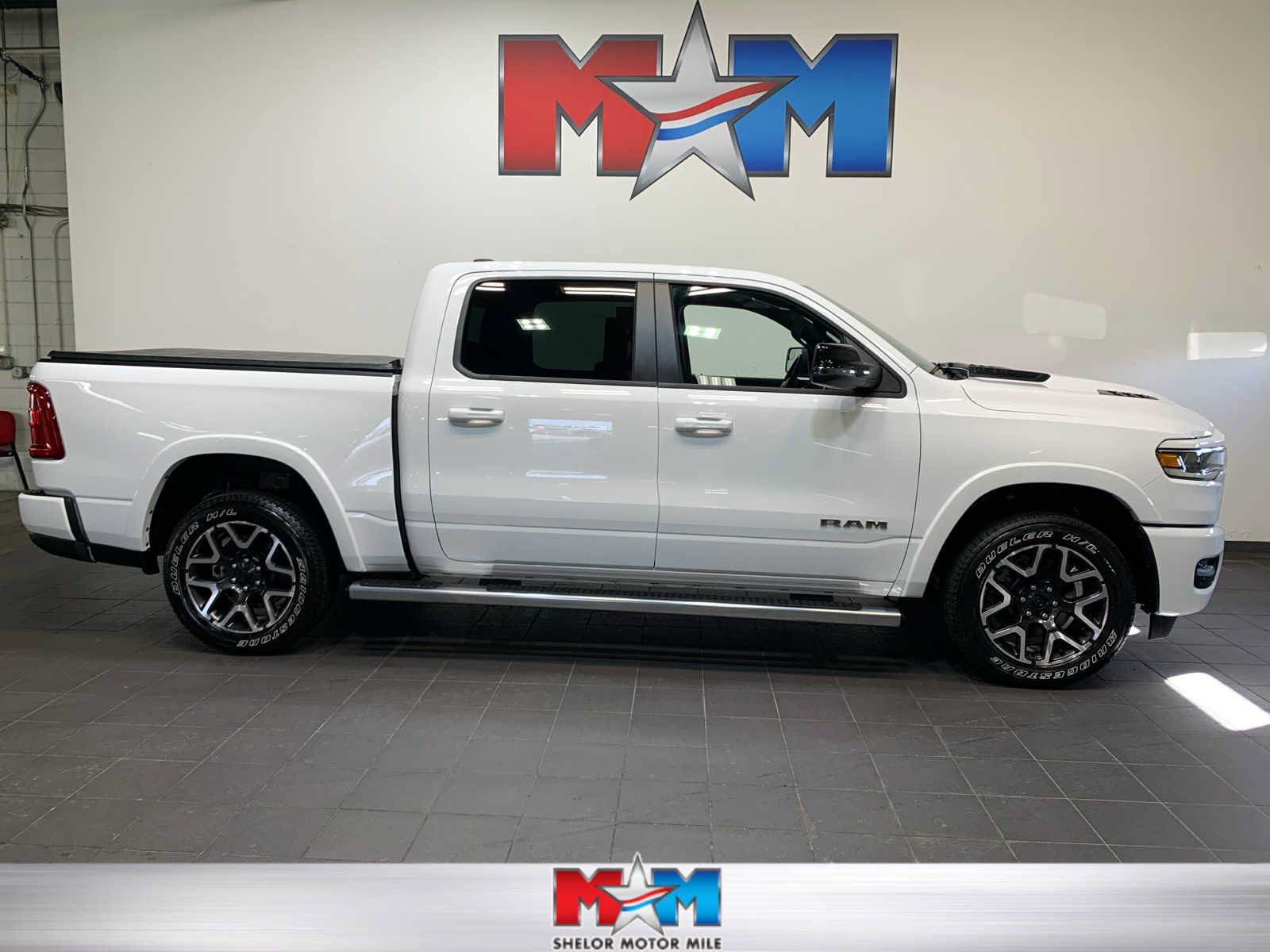 Used 2025 RAM 1500 Laramie w/ Sport Appearance Package AWD/4WD image 1
