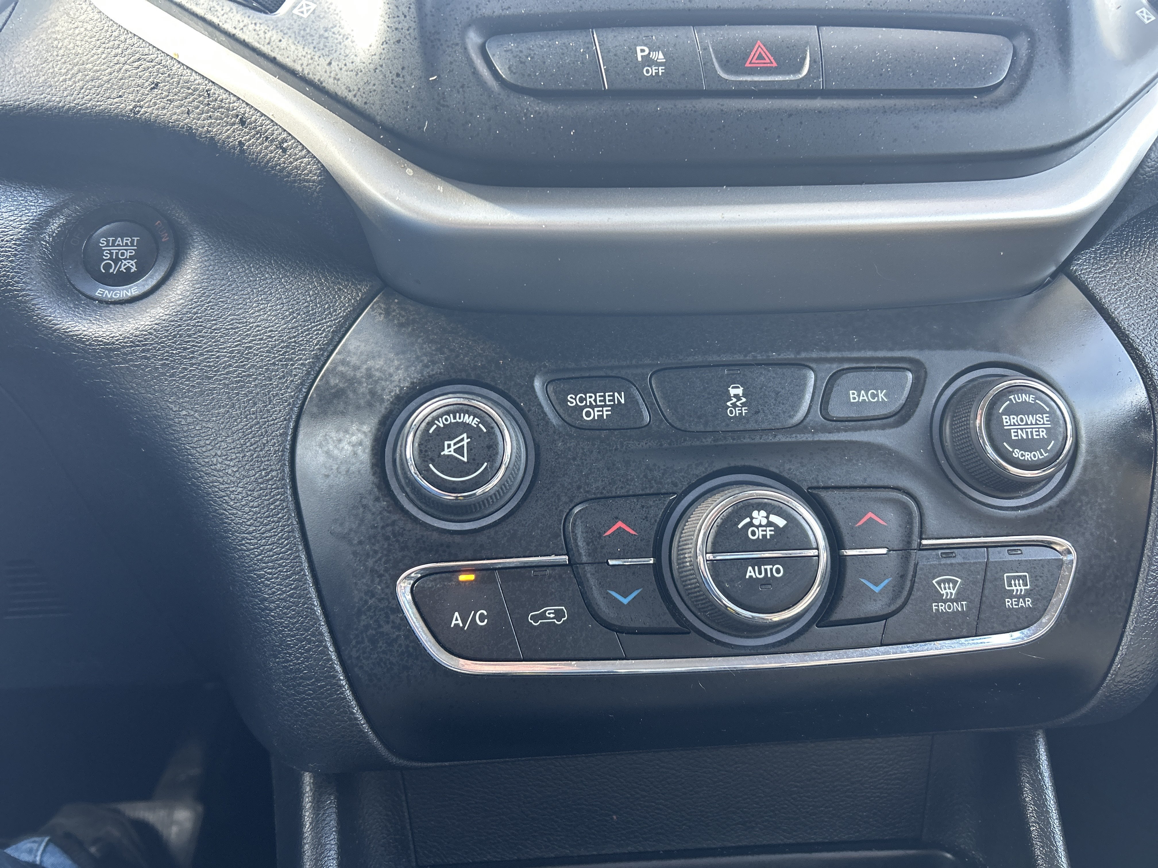 Used 2016 Jeep Cherokee Limited AWD/4WD image 20