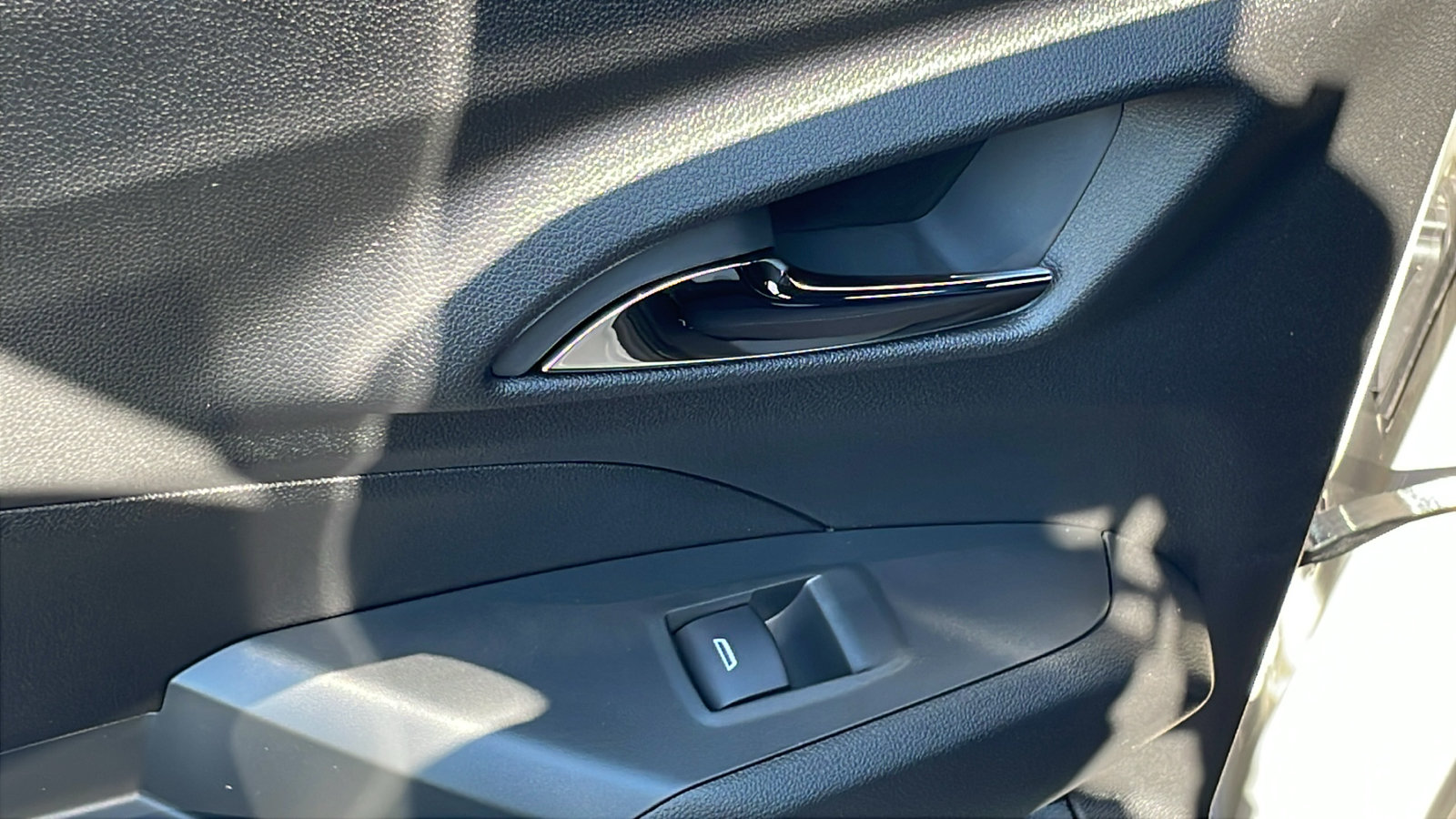 New 2026 Chevrolet Trax RS w/ Sunroof Package FWD image 12