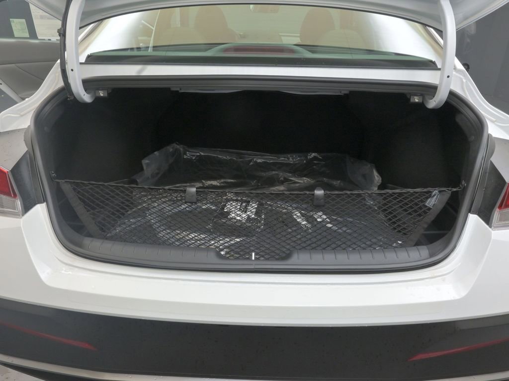 Certified 2025 Hyundai Elantra Sport FWD image 17