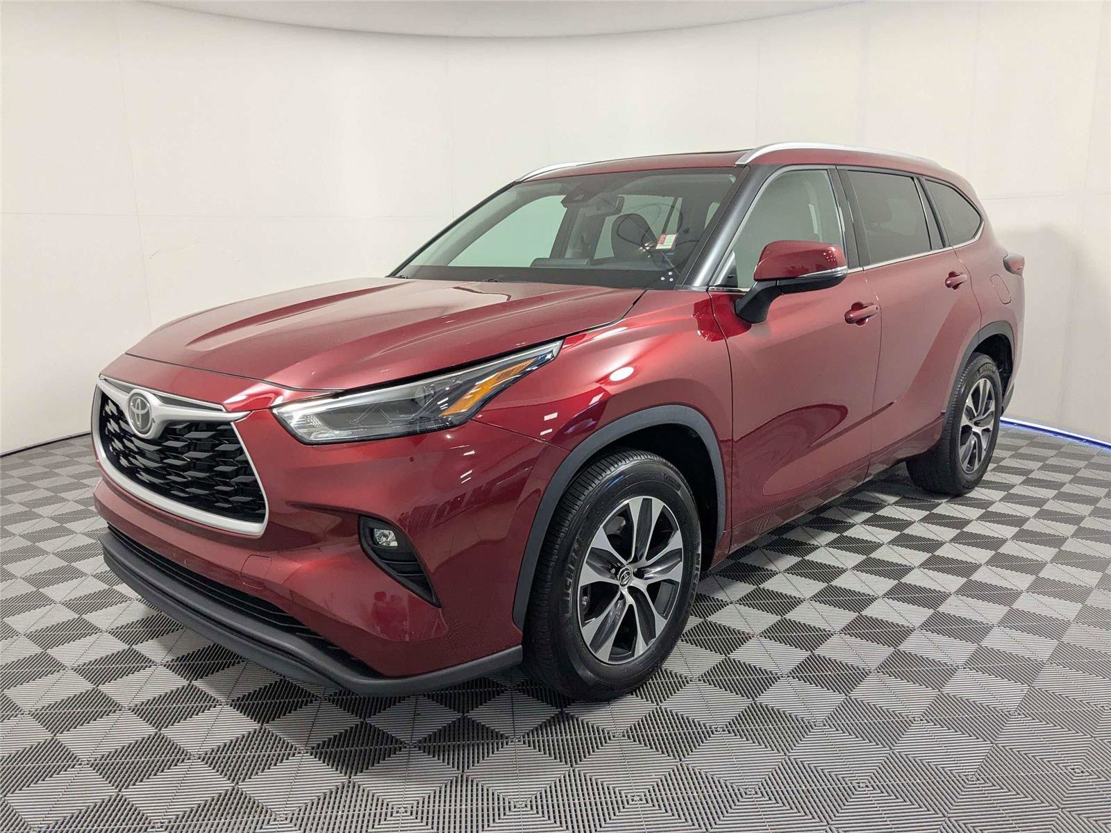 Used 2022 Toyota Highlander XLE video 2