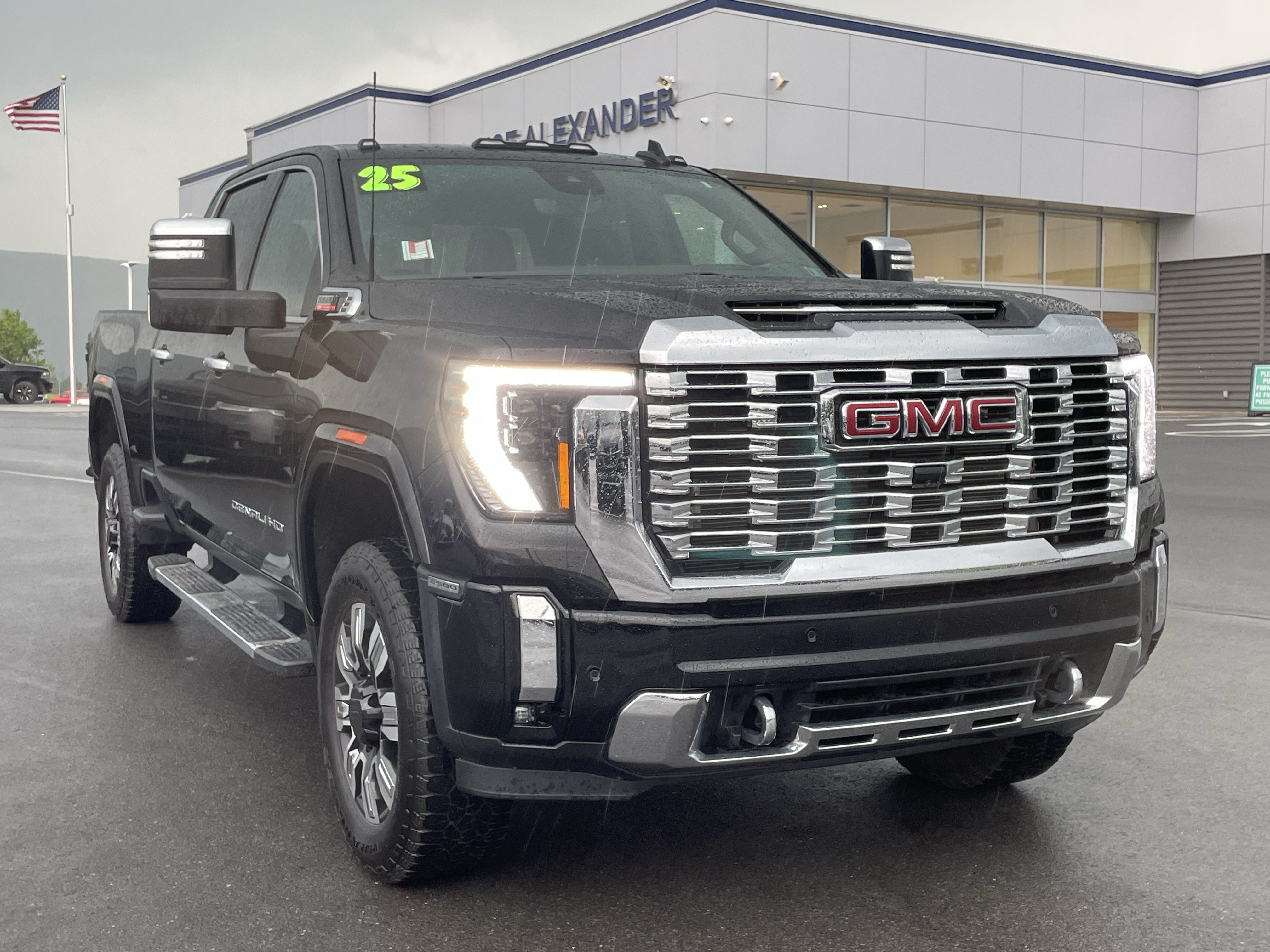 Used 2025 GMC Sierra 2500 Denali w/ Technology Package AWD/4WD image 1