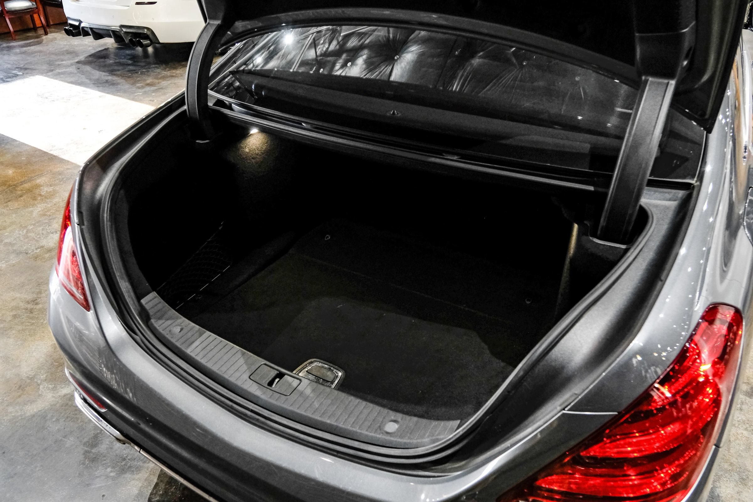 Used 2018 Mercedes-Benz S 560 4MATIC Sedan image 48