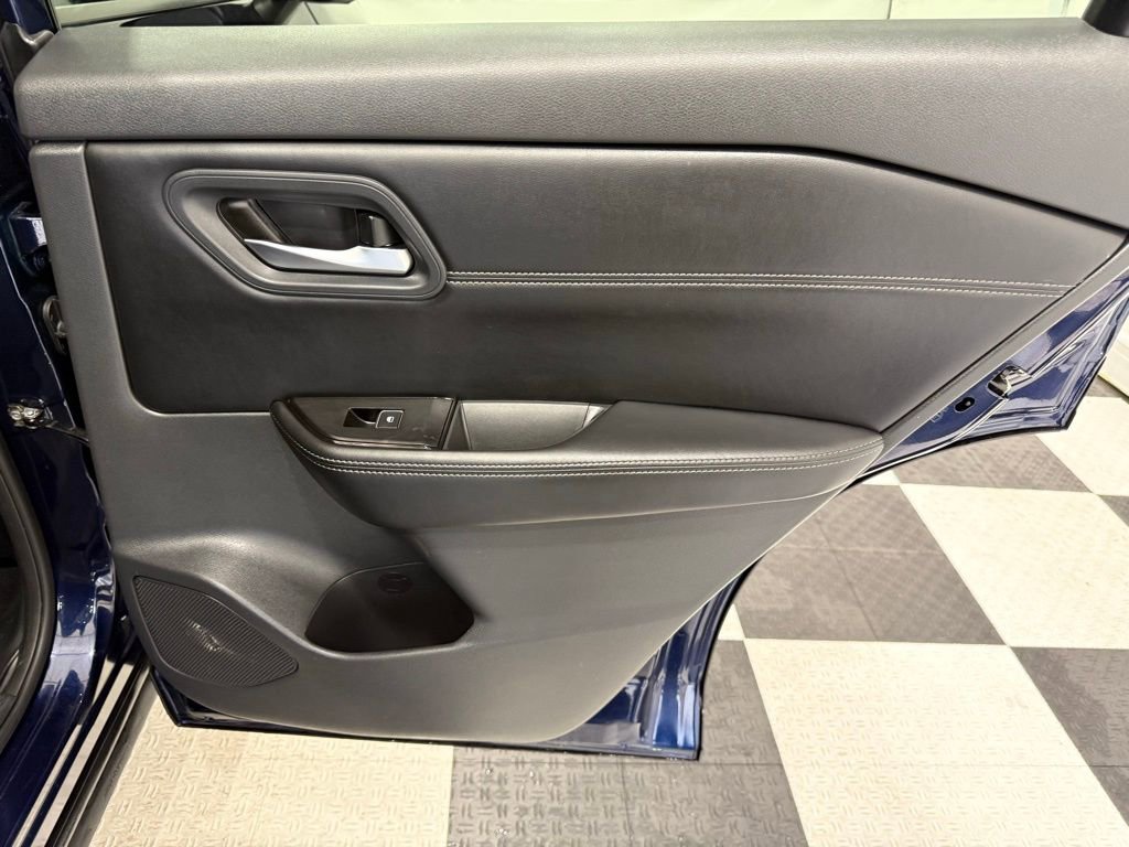 Used 2026 Nissan Rogue SL image 25
