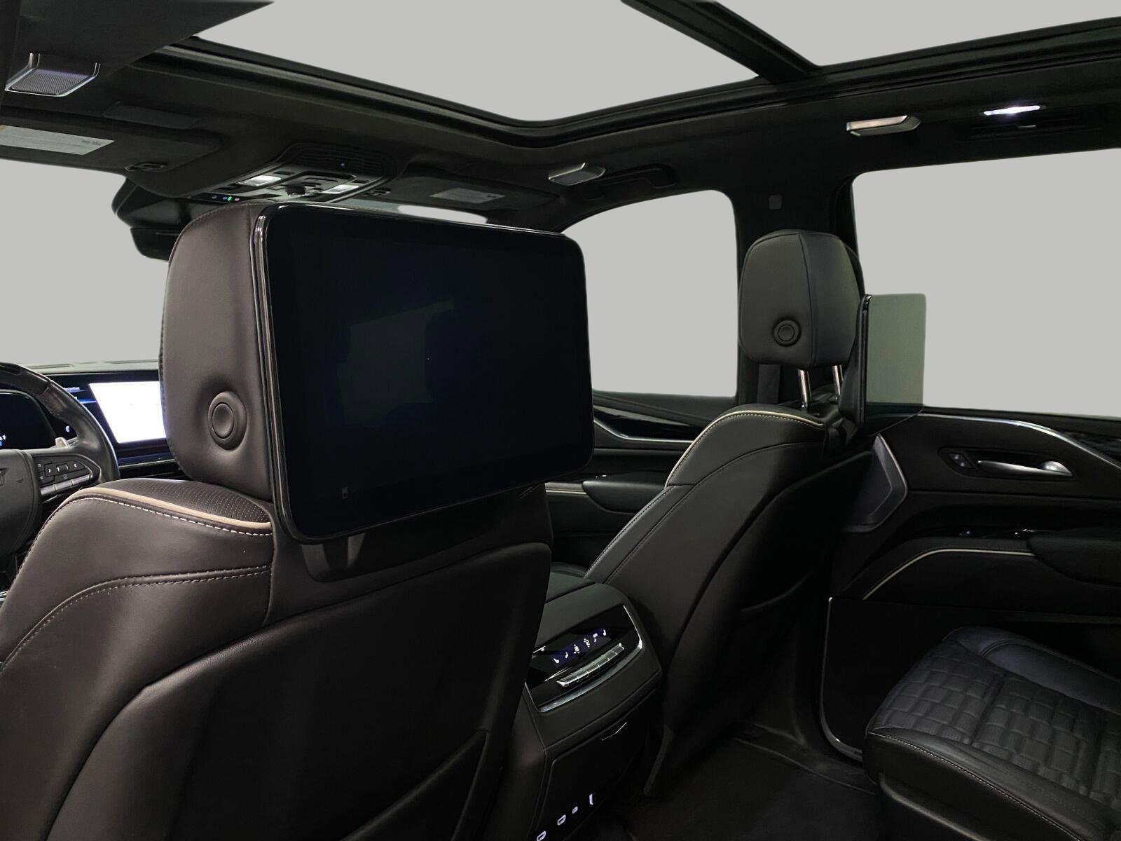 Used 2023 Cadillac Escalade V AWD/4WD image 32