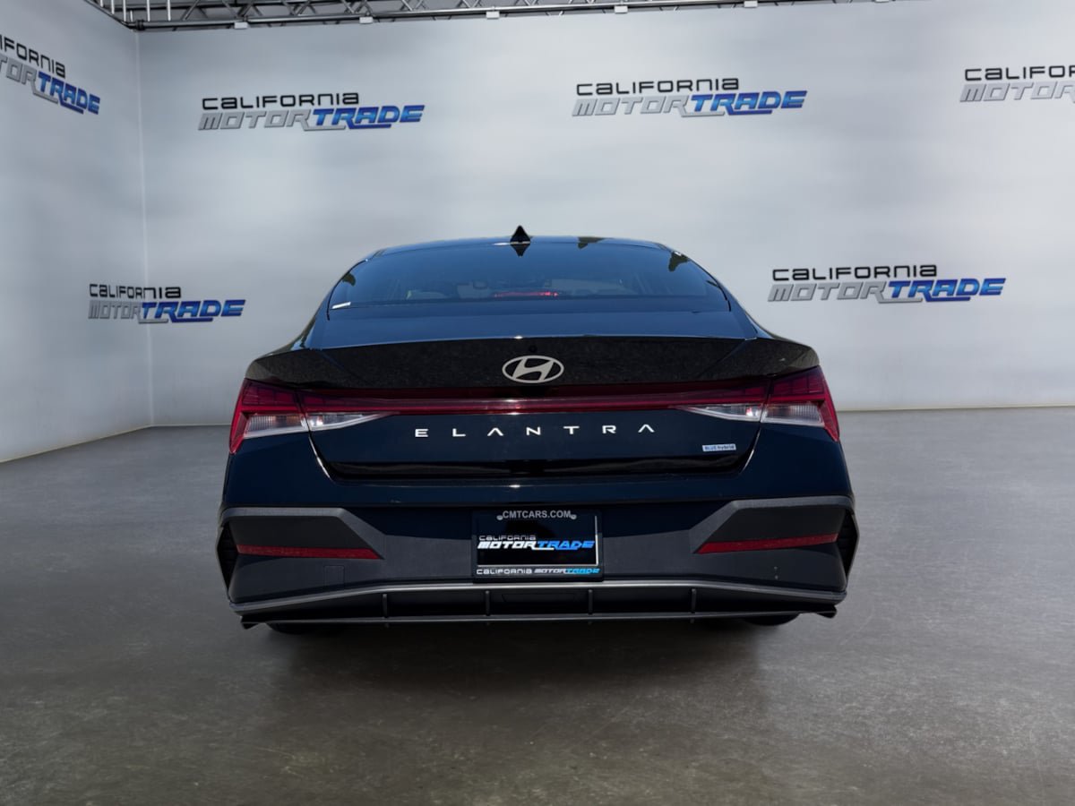 Used 2024 Hyundai Elantra Blue FWD image 6