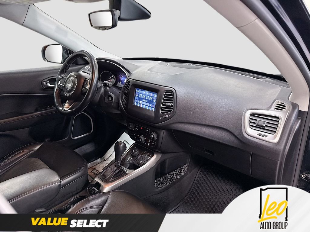 Used 2018 Jeep Compass Latitude w/ Popular Equipment Group AWD/4WD image 28