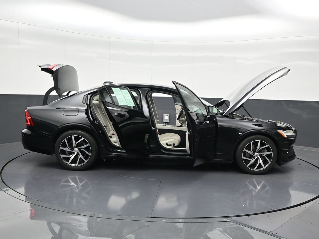 Used 2019 Volvo S60 T5 Momentum w/ Premium Package FWD image 32