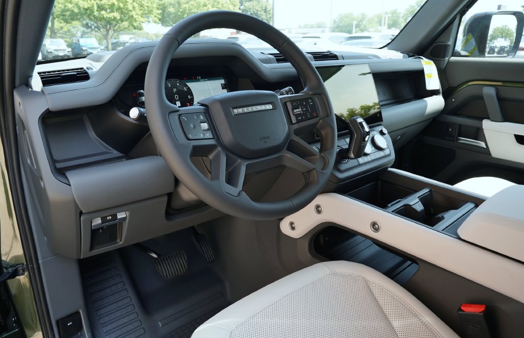 New 2026 Land Rover Defender 110 X-Dynamic SE AWD/4WD image 14