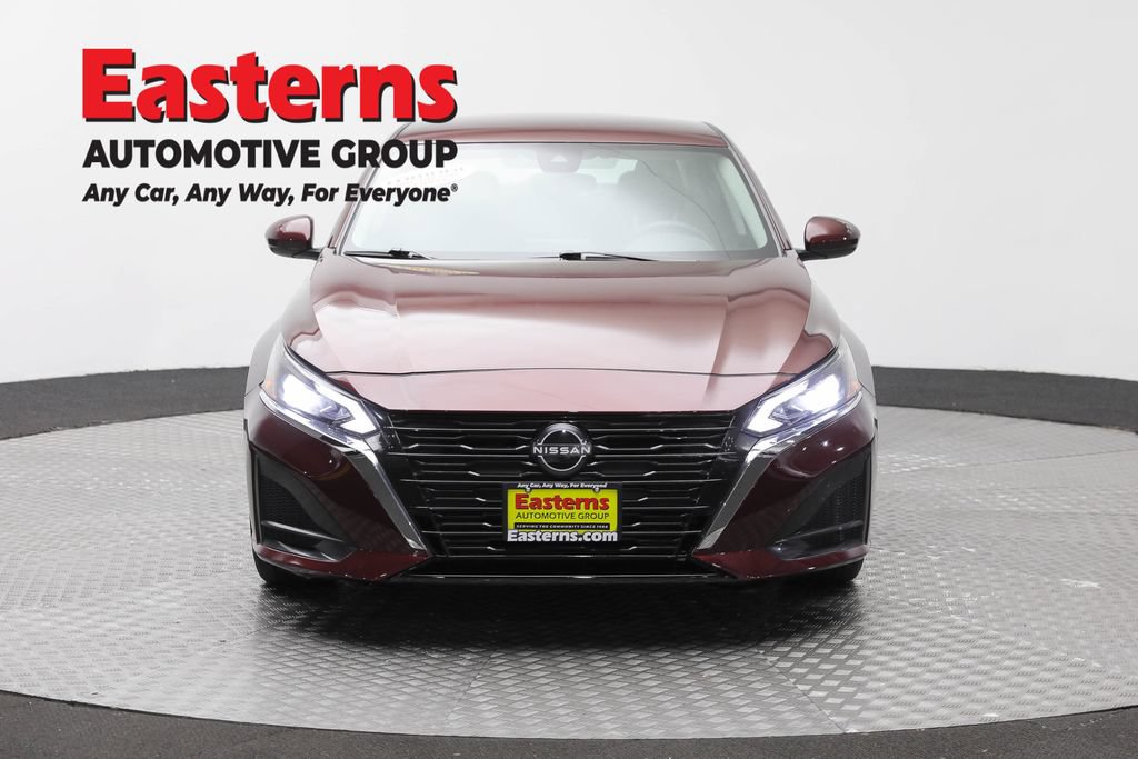 Used 2023 Nissan Altima 2.5 SV FWD image 2